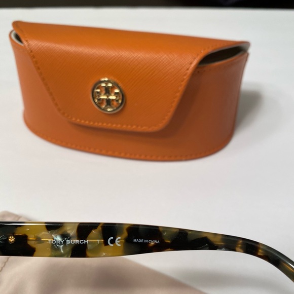 🔥NEW Ladies Tory Burch Tortoiseshell Sunglasses - Picture 4 of 5